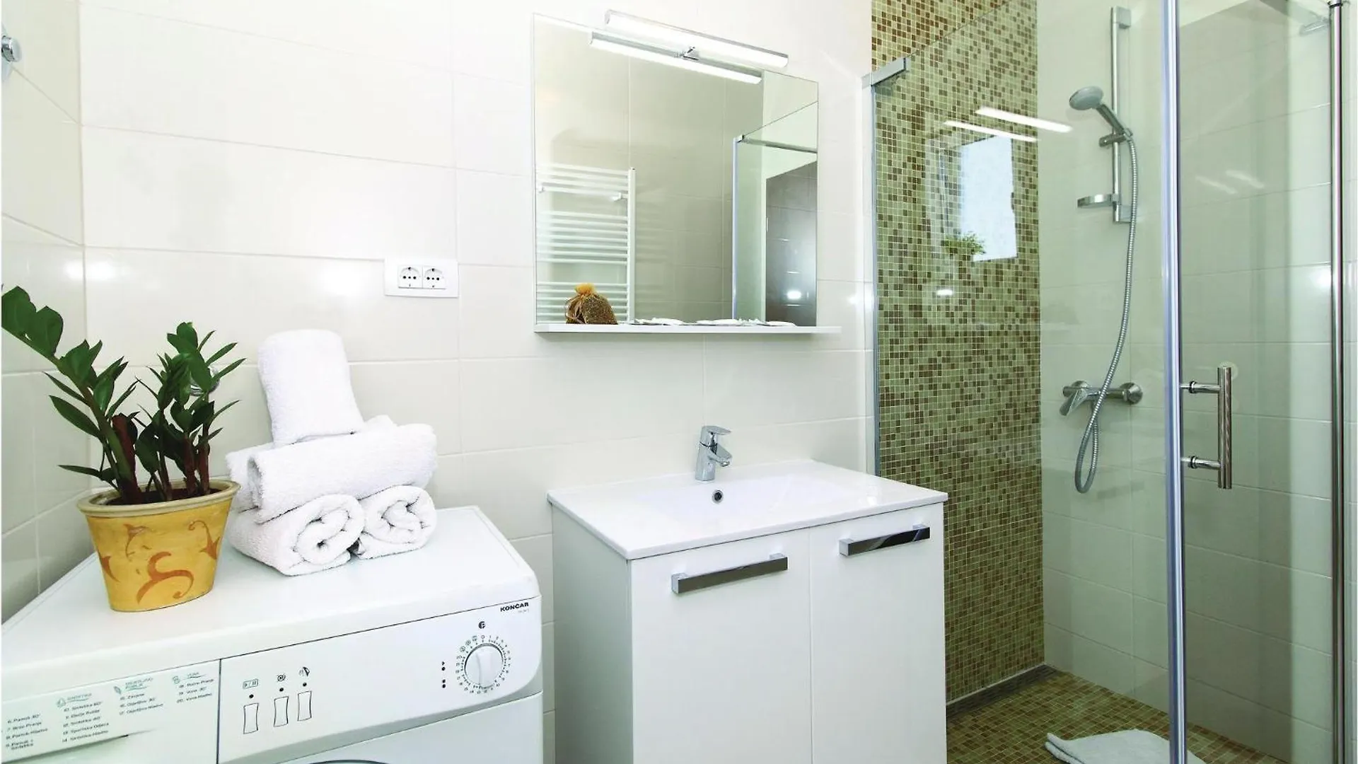 1 Bedroom Stunning Apartment In Kastel Gomilica Kastela